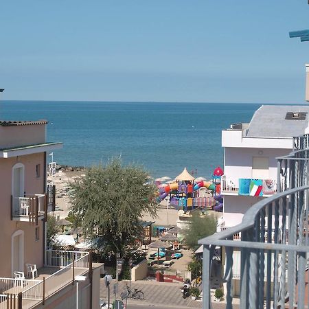 Residence Mediterraneo Rimini Bagian luar foto