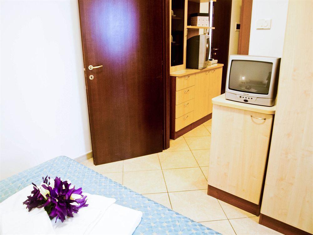 Residence Mediterraneo Rimini Bagian luar foto