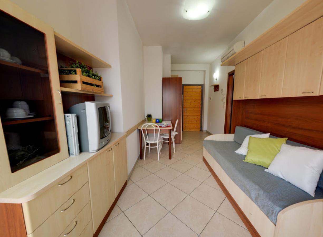 Residence Mediterraneo Rimini Bagian luar foto