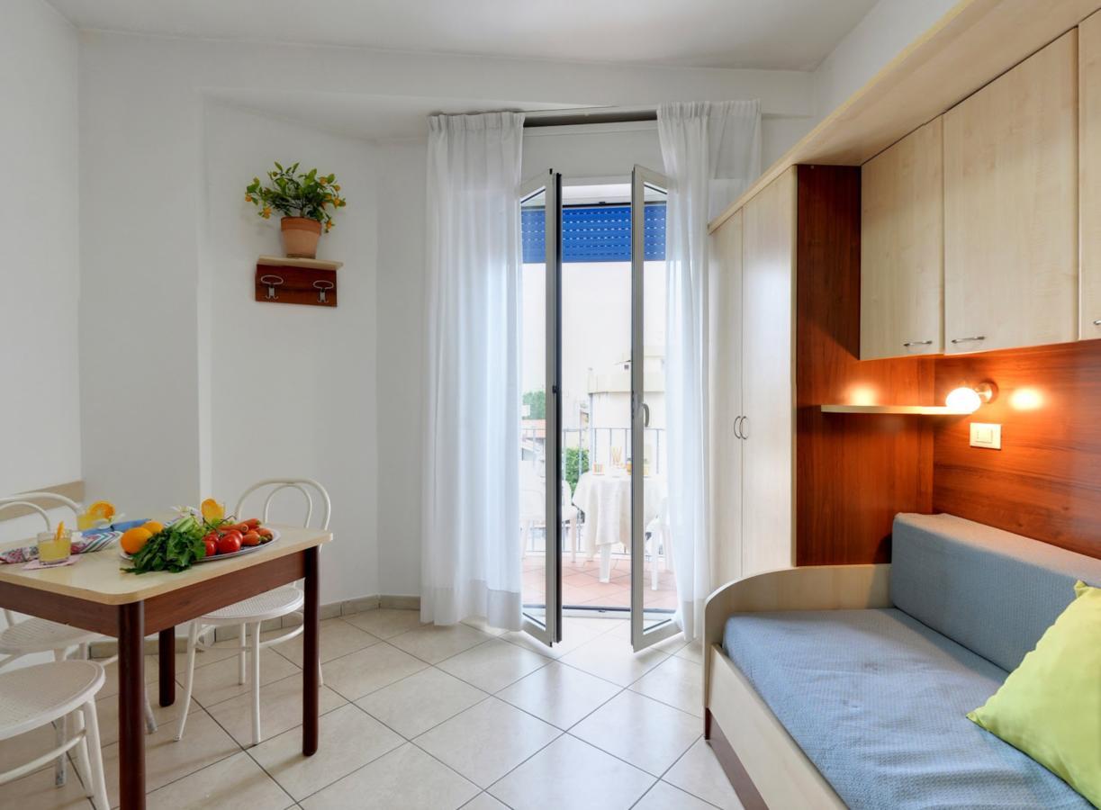 Residence Mediterraneo Rimini Bagian luar foto
