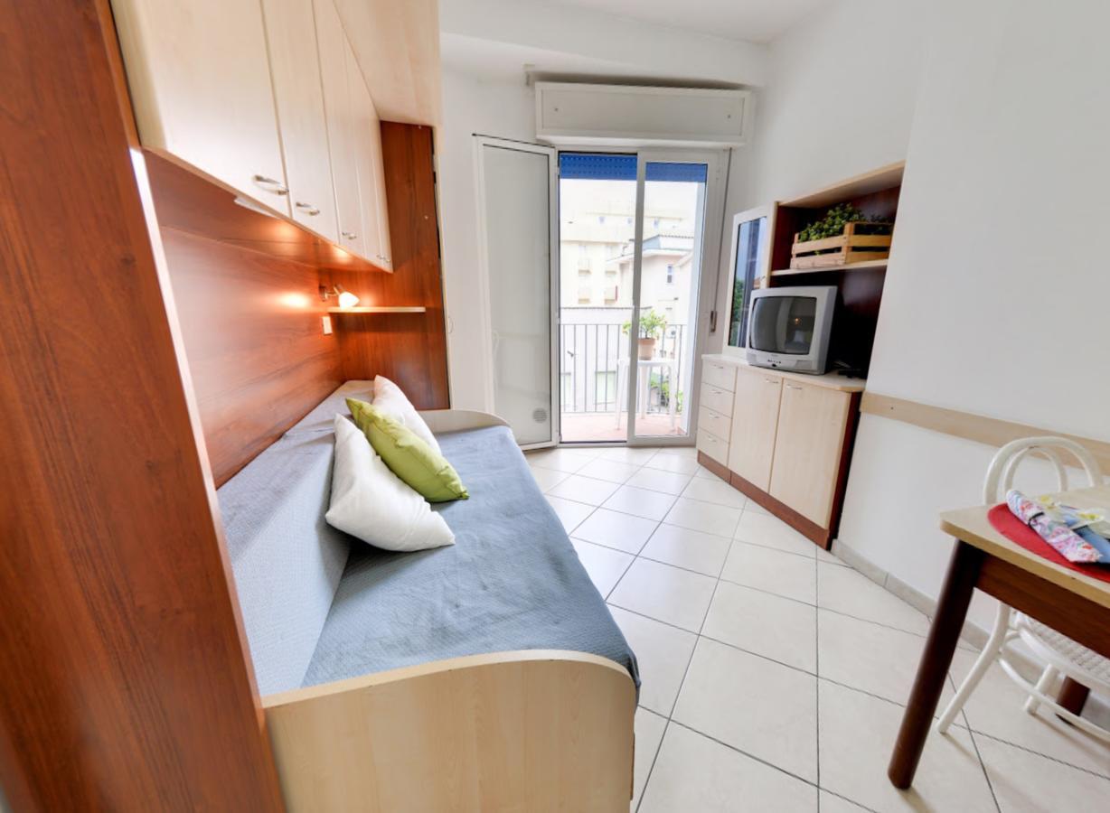 Residence Mediterraneo Rimini Bagian luar foto