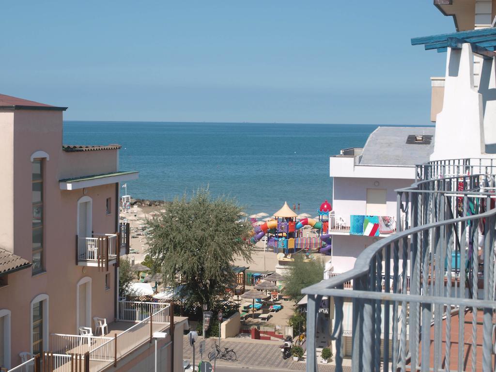 Residence Mediterraneo Rimini Bagian luar foto